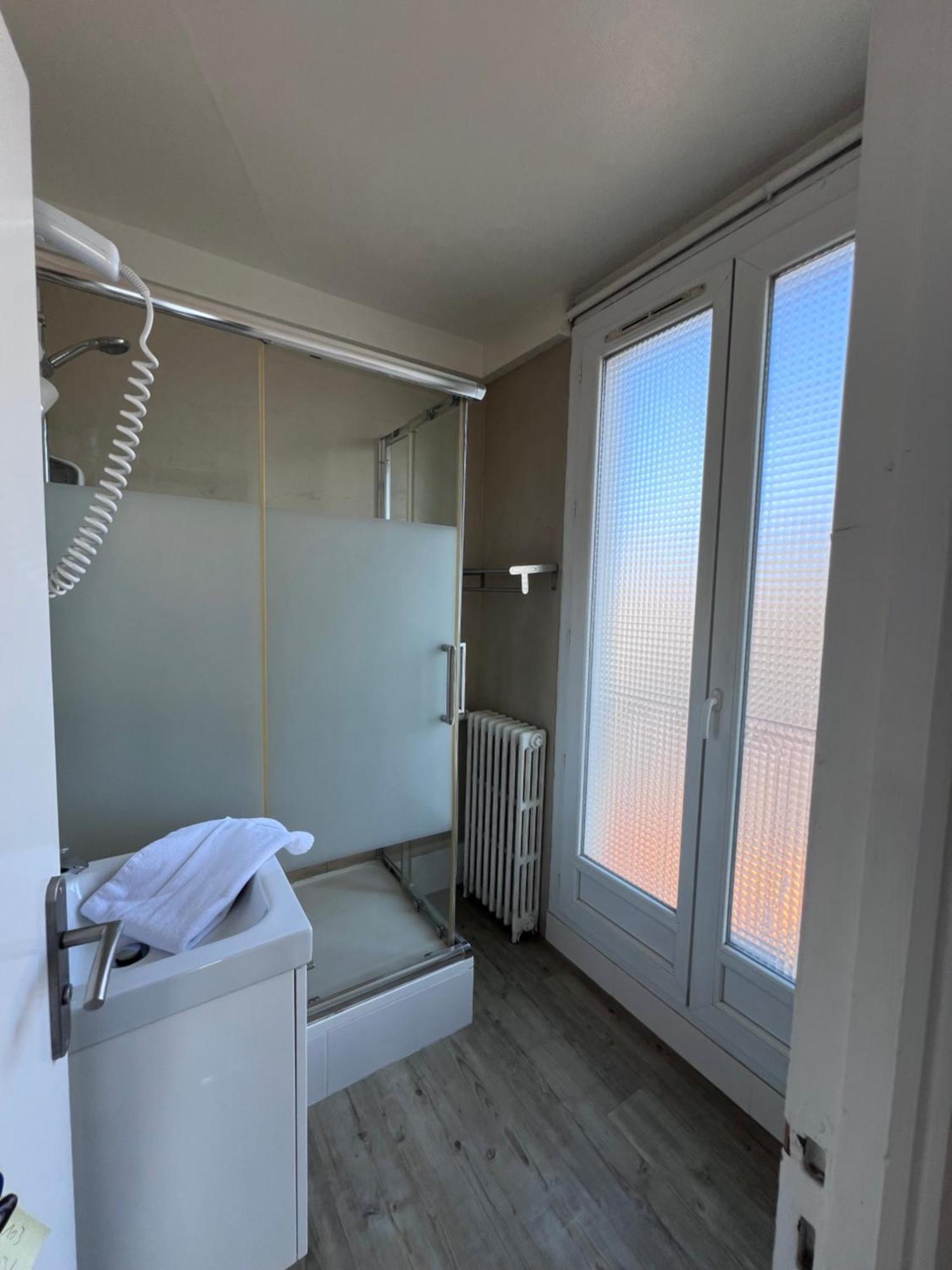 Hotel De L'Univers Кан Екстериор снимка
