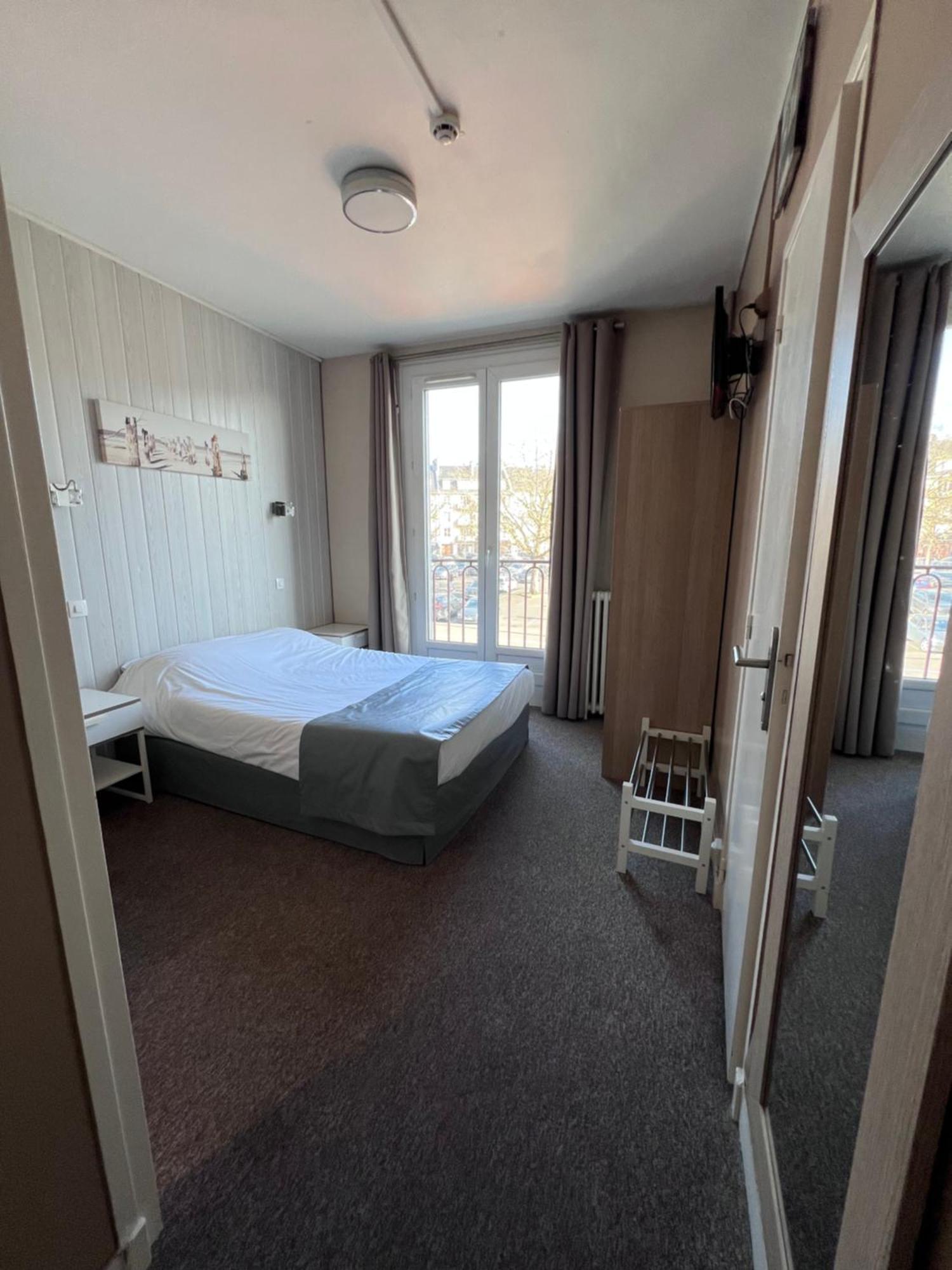 Hotel De L'Univers Кан Екстериор снимка
